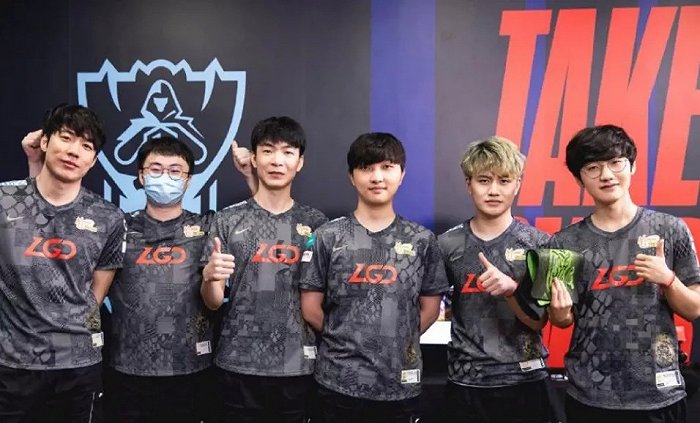 通过敏锐的 通过敏锐的